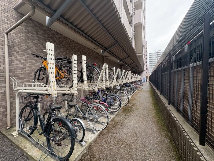物件外観写真5　(駐輪場)