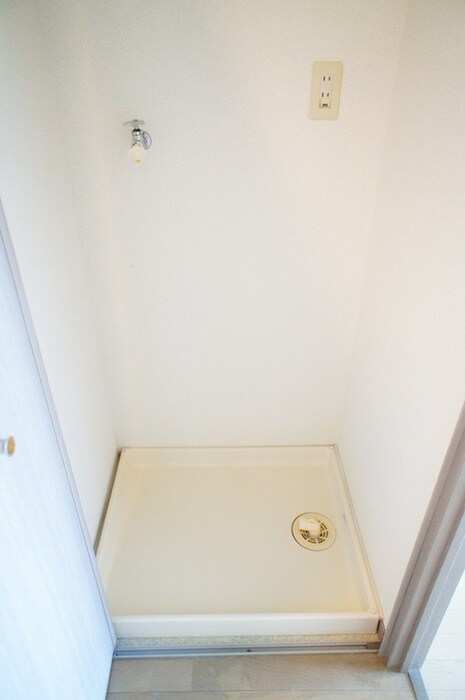 物件内観写真13　(洗濯機置場)