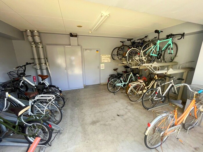 物件外観写真4　(駐輪場)