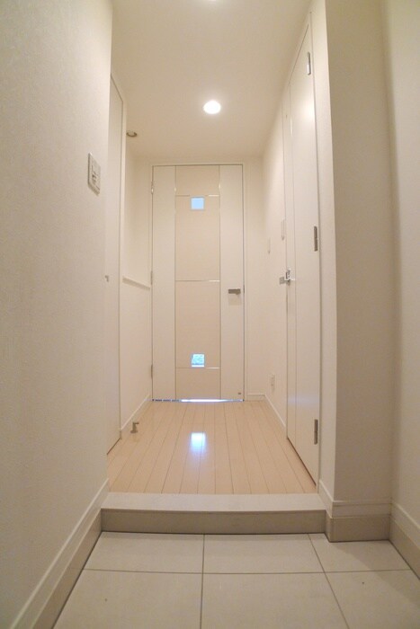 物件内観写真16　(玄関)