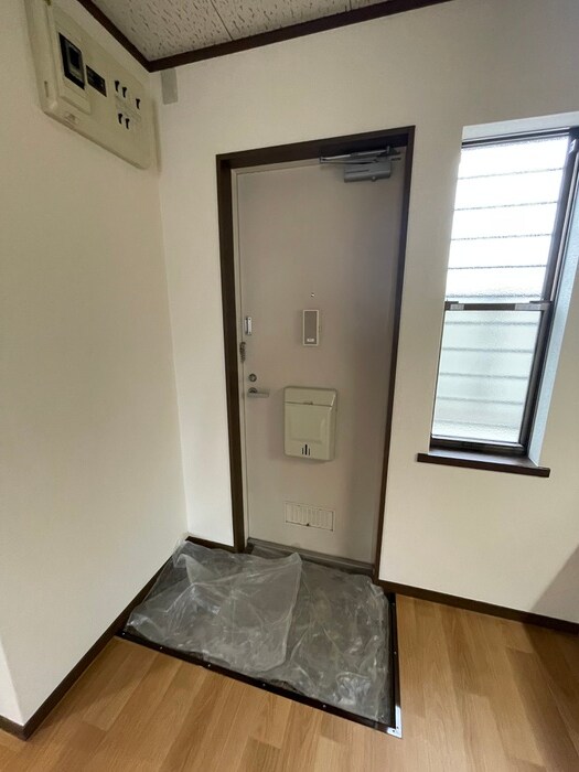 物件内観写真7　(玄関)