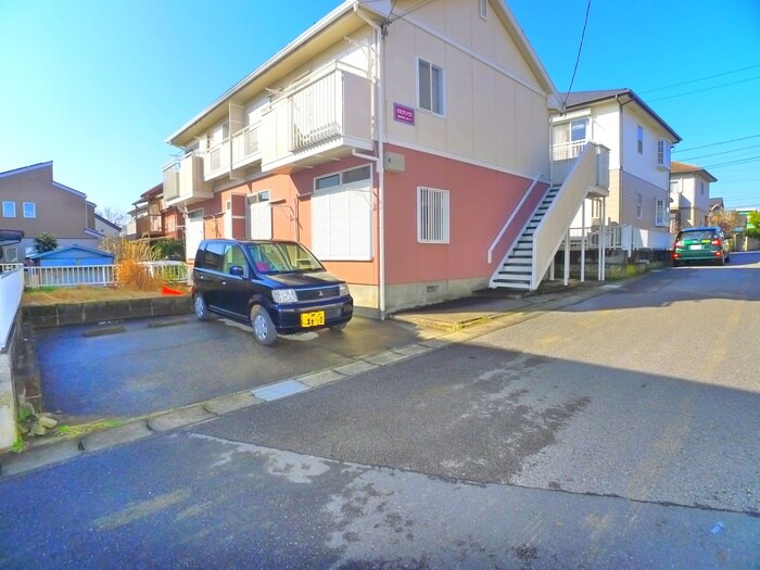 物件外観写真3　(駐車場)