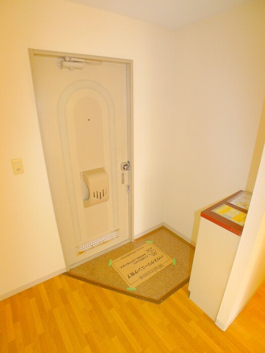 物件内観写真16　(玄関)