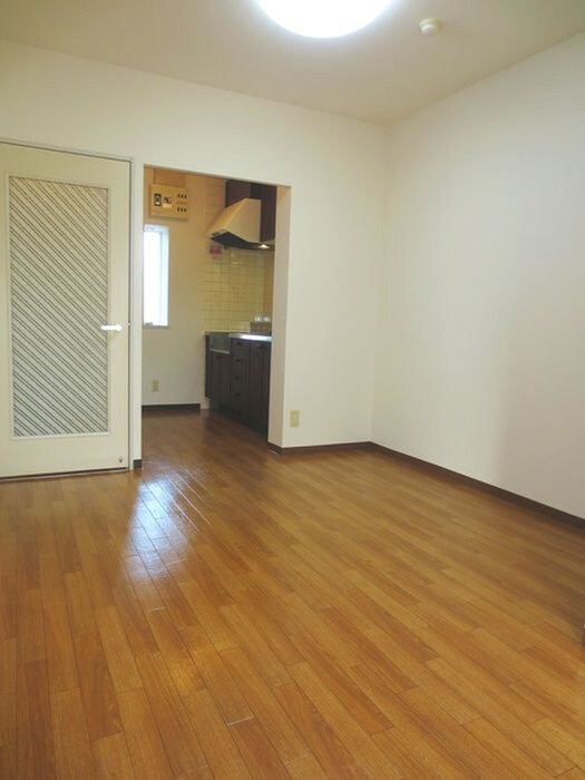 物件内観写真8　(室内からの展望)