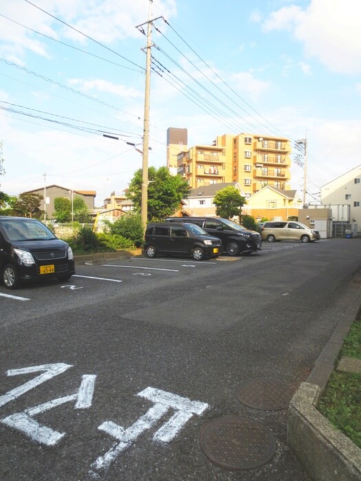 物件外観写真5　(駐車場)