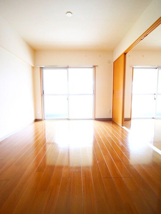 物件内観写真9　(室内からの展望)