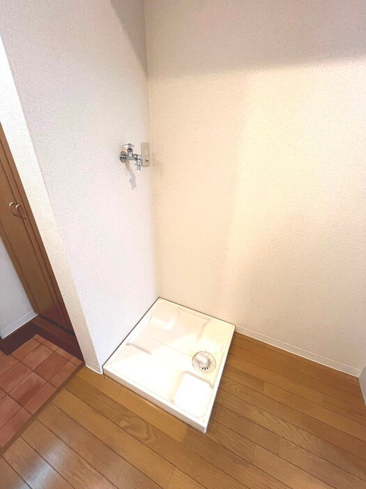 物件内観写真12　(洗濯機置場)