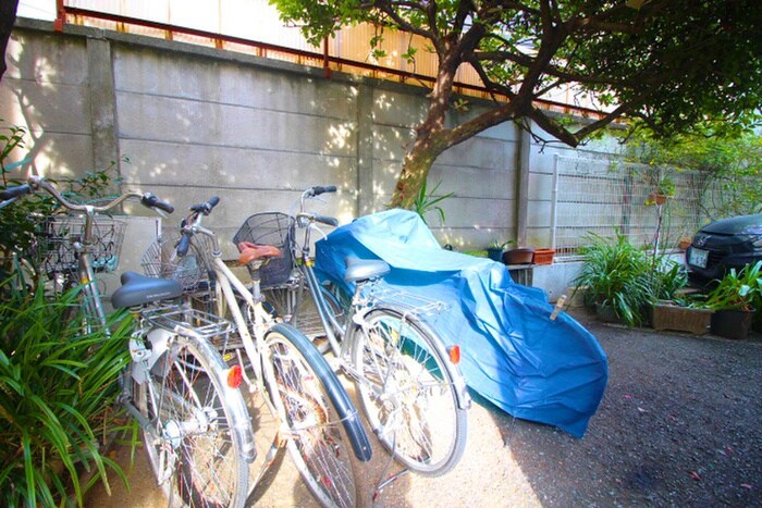 物件外観写真6　(駐輪場)