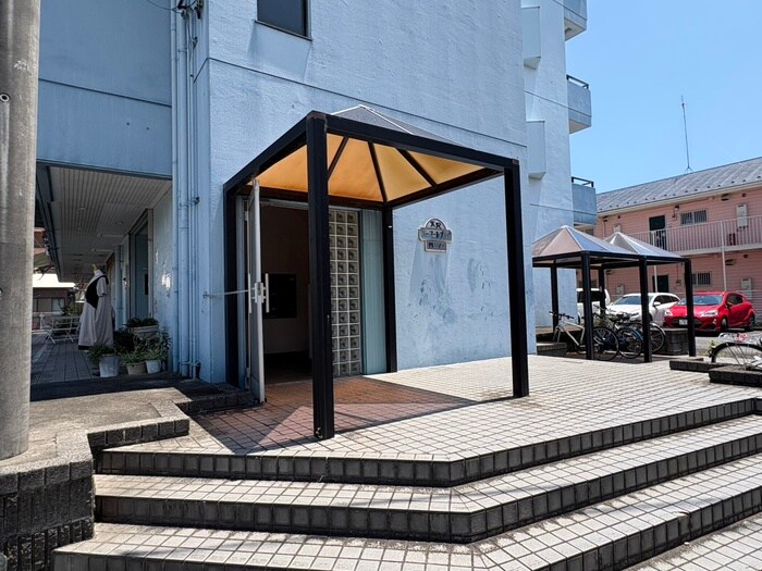 物件外観写真6　(エントランス部分)