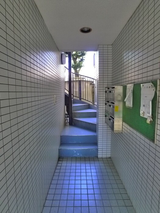 物件外観写真5　(エントランス部分)