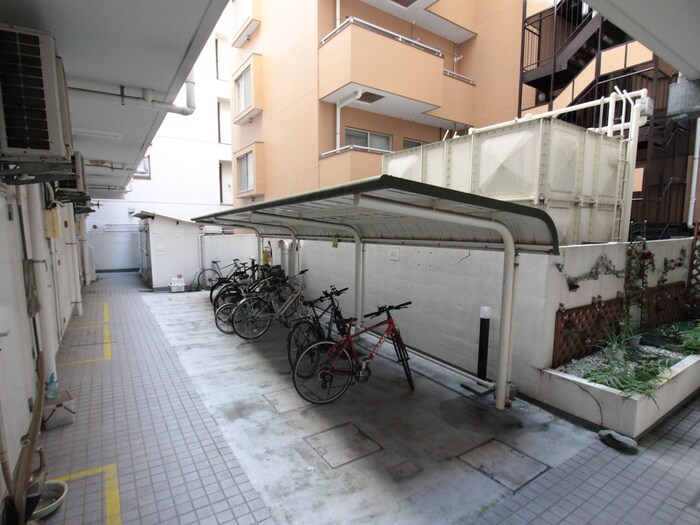 物件外観写真4　(駐輪場)