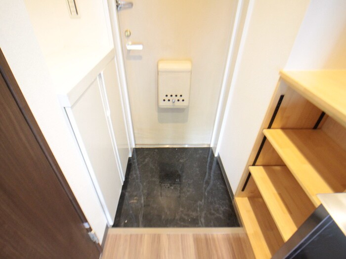 物件内観写真13　(玄関)