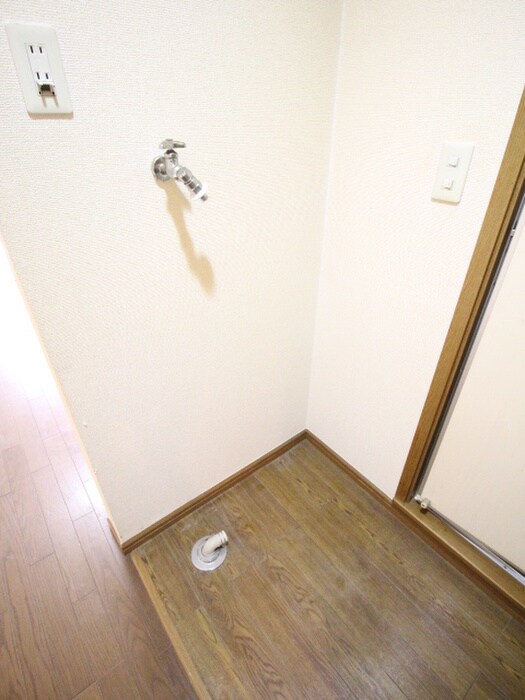 物件内観写真15　(洗濯機置場)