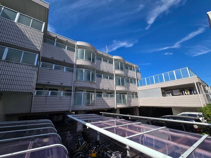 物件外観写真2　(駐車場)