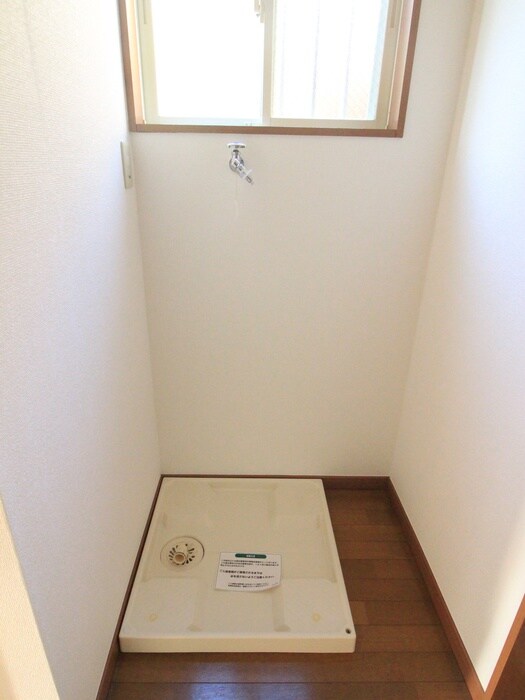 物件内観写真10　(洗濯機置場)