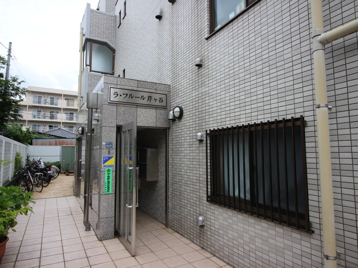 物件外観写真4　(エントランス部分)