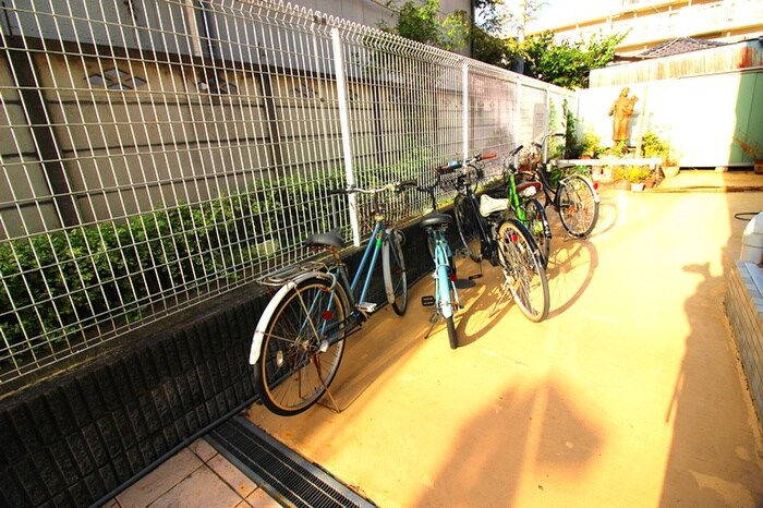 物件外観写真5　(駐輪場)
