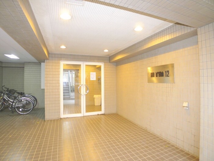 物件外観写真3　(エントランス部分)