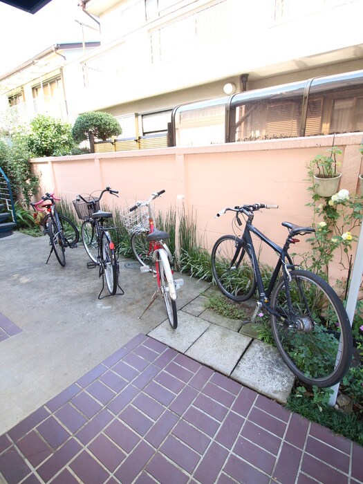 物件外観写真3　(駐輪場)