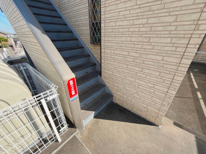 物件外観写真2　(エントランス部分)