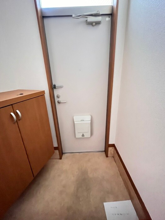物件内観写真10　(玄関)