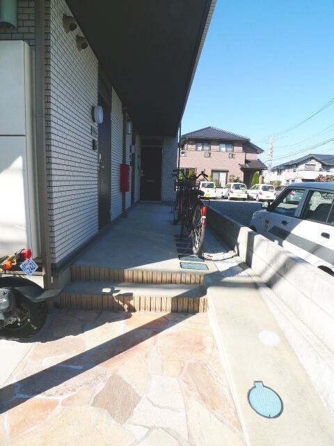 物件外観写真4　(エントランス部分)