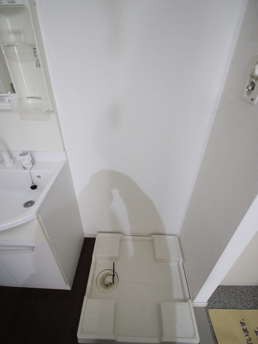 物件内観写真18　(洗濯機置場)