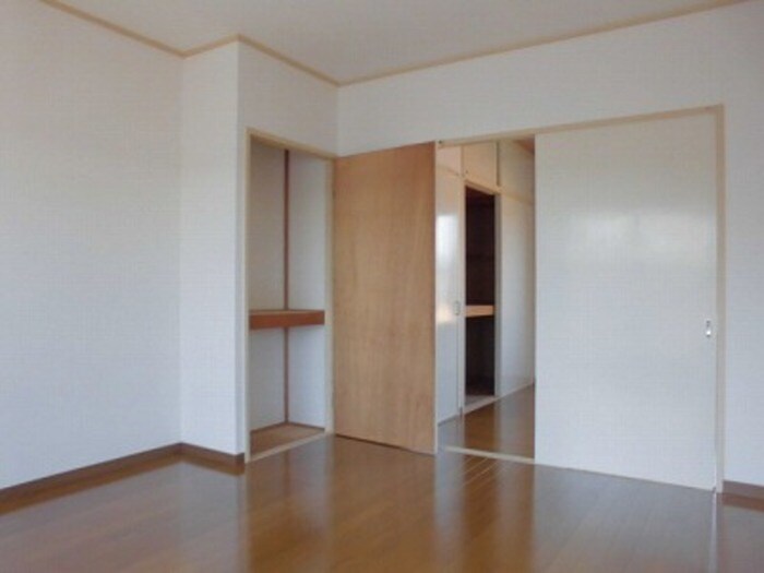 物件内観写真4　(収納)