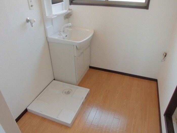 物件内観写真7　(洗濯機置場)