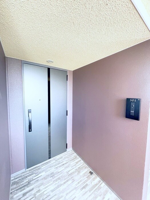 物件内観写真18　(玄関)