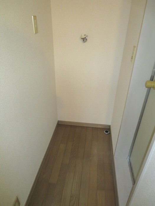 物件内観写真11　(洗濯機置場)