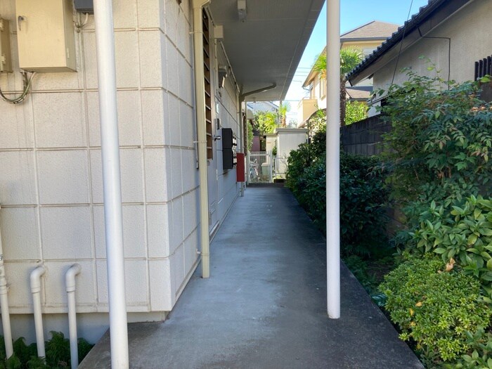 物件外観写真2　(エントランス部分)