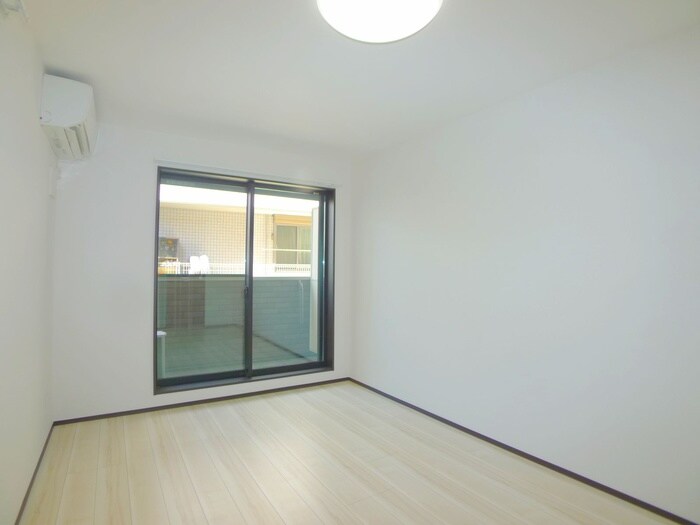 物件内観写真9　(室内からの展望)