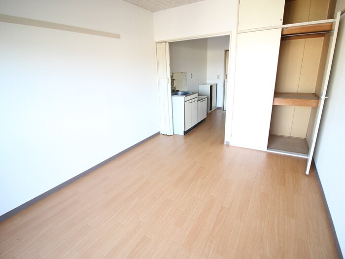 メゾンリバーサイドの居室