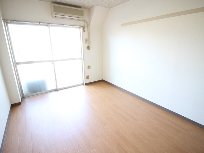 メゾンリバーサイドの居室