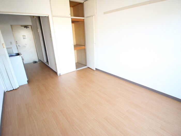 メゾンリバーサイドの居室