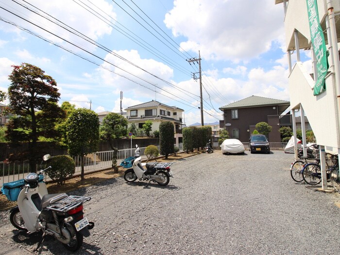 物件外観写真4　(駐車場)