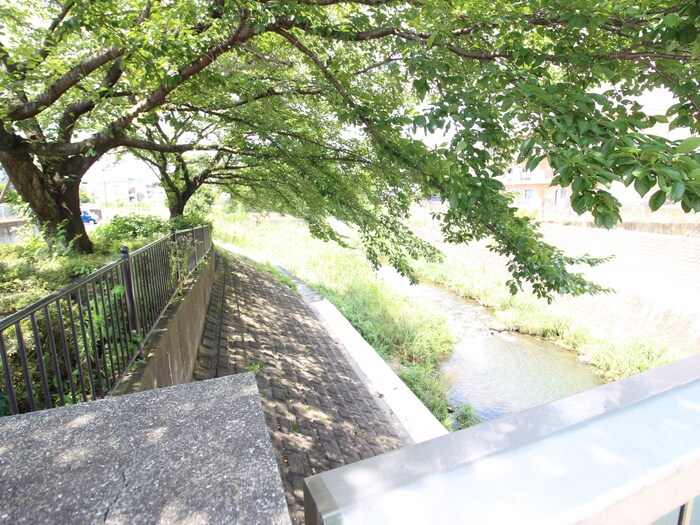 物件外観写真6　(周辺環境)