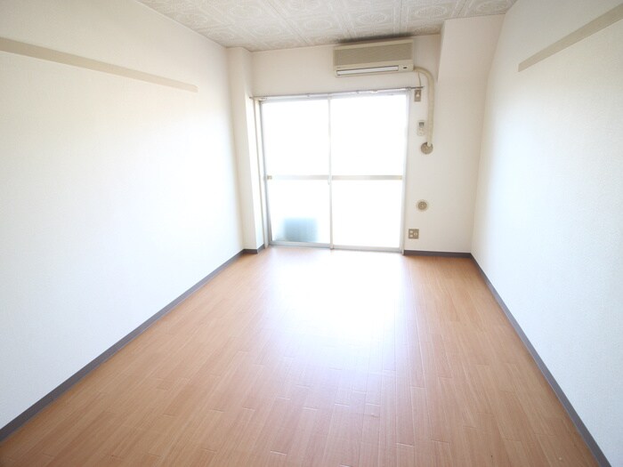 メゾンリバーサイドの居室