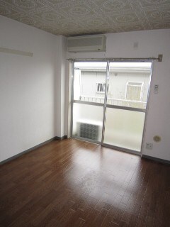 メゾンリバーサイドの居室