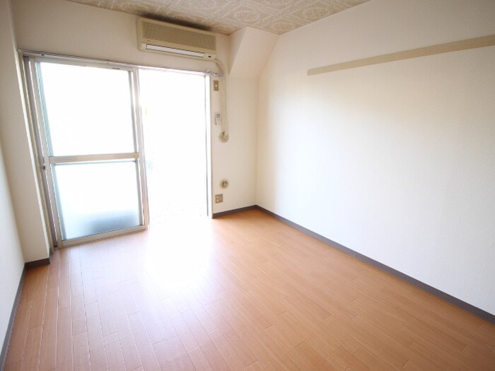 メゾンリバーサイドの居室