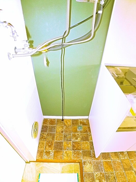 物件内観写真16　(洗濯機置場)