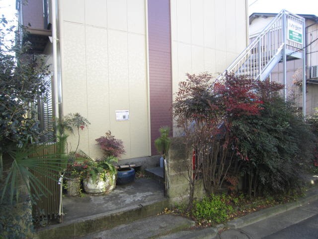 物件外観写真3　(エントランス部分)