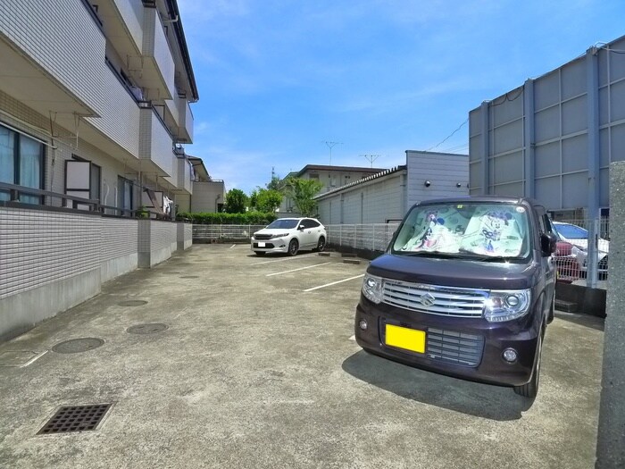 物件外観写真5　(駐車場)