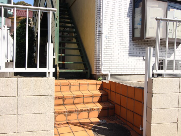 物件外観写真3　(エントランス部分)