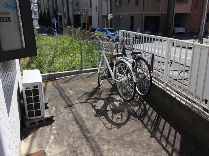 物件外観写真4　(駐輪場)