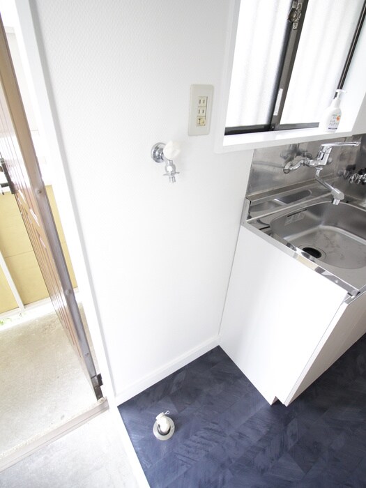 物件内観写真16　(洗濯機置場)