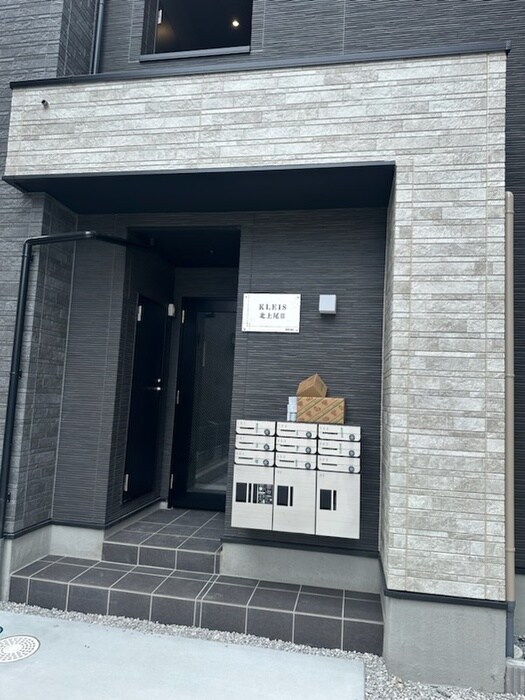 物件外観写真6　(エントランス部分)