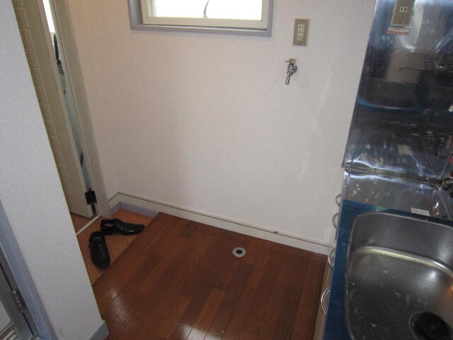 物件内観写真12　(洗濯機置場)