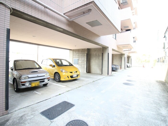 物件外観写真2　(駐車場)